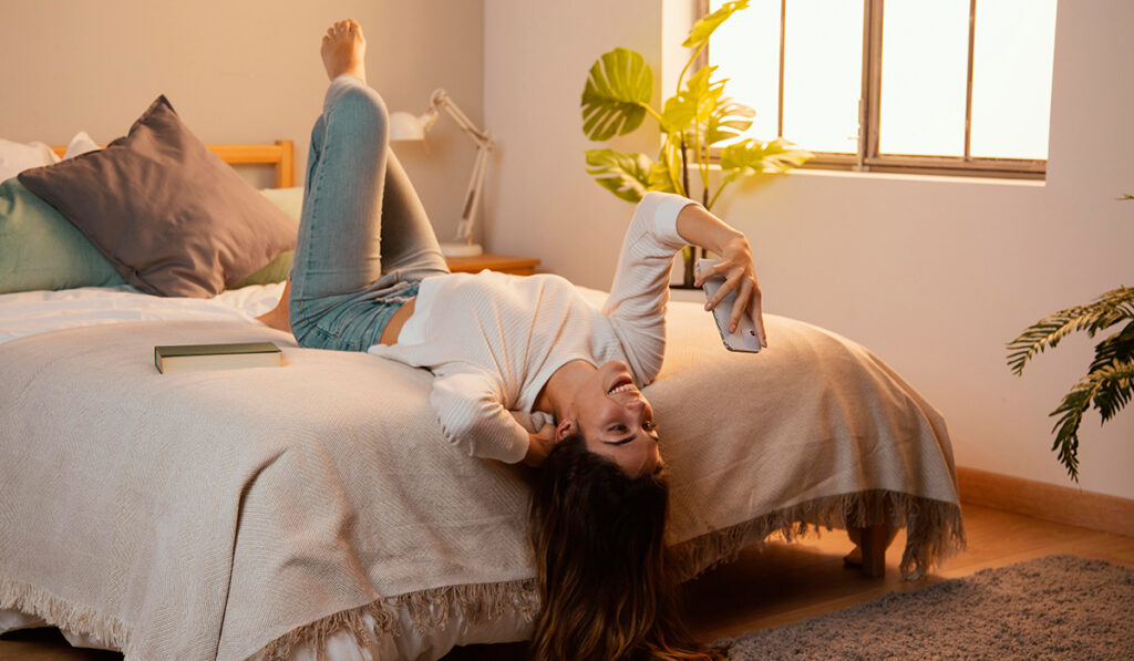 Lampu Malam: Menutup Hari dengan Lembut